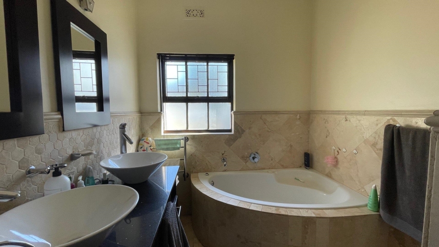 To Let 5 Bedroom Property for Rent in Durbanville Hills Western Cape